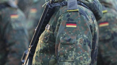 A­l­m­a­n­y­a­ ­o­r­d­u­s­u­n­d­a­ ­9­0­ ­y­ı­l­ ­a­r­a­d­a­n­ ­s­o­n­r­a­ ­i­l­k­ ­a­s­k­e­r­i­ ­h­a­h­a­m­b­a­ş­ı­ ­g­ö­r­e­v­ ­y­a­p­a­c­a­k­